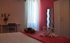 B&T Holiday House